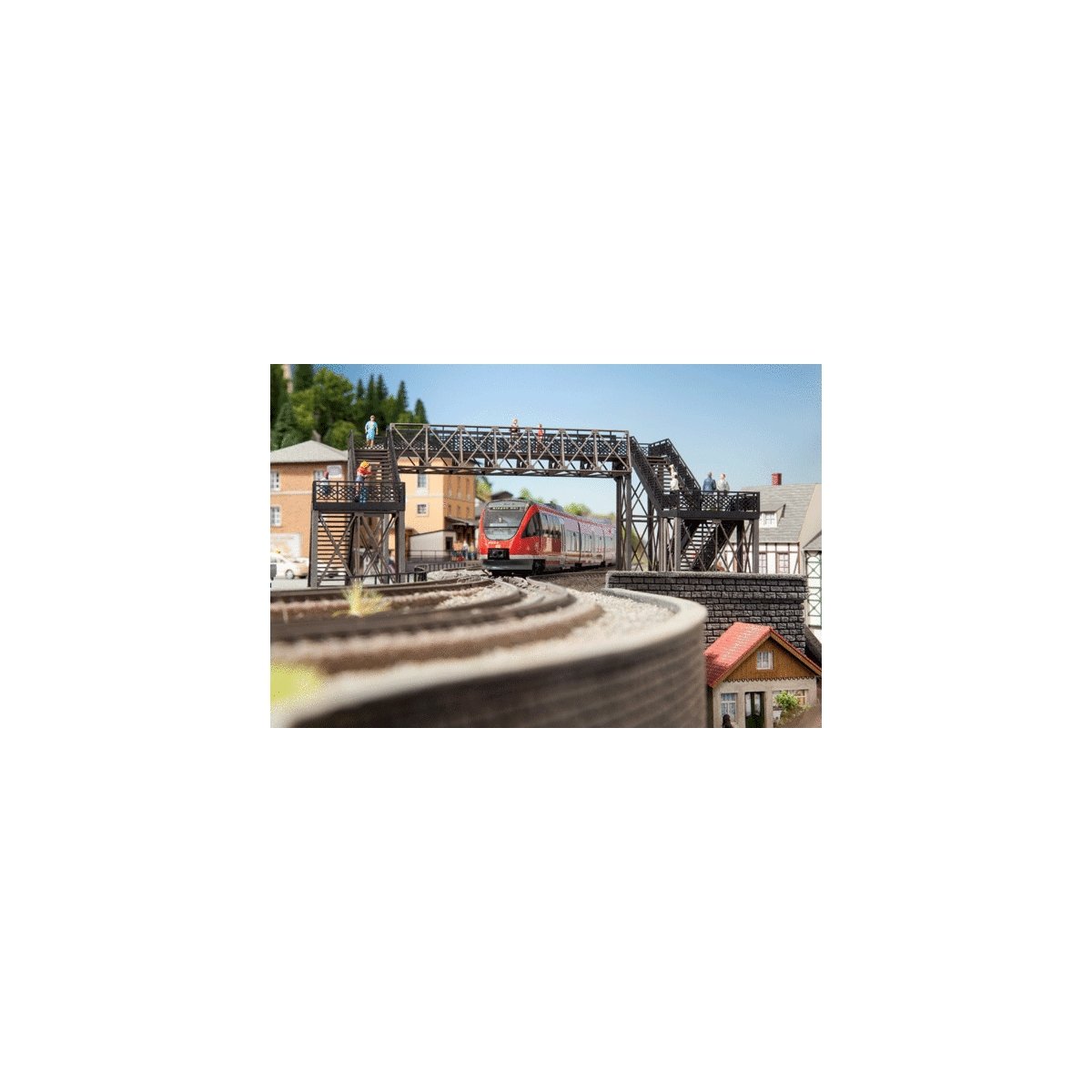 Variable-Length Pedestrian Overhead Bridge -- Laser-Cut Card Kit, HO, Noch Gmbh & Co 67070