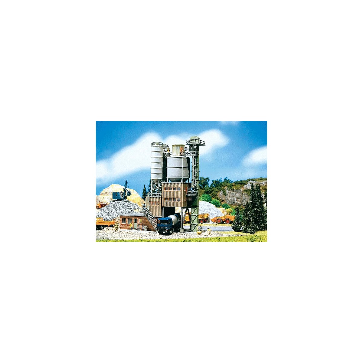 Cement Works -- Kit - 8-1/8 x 3-1/2 x 8-7/8′ 20.7 x 9 x 22.5cm, HO, Faller Gmbh 130474