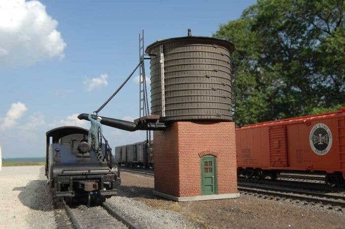 Branch Line Water Stop (Tower) - Scene Scapes(R) -- 2-3/8 x 3 x 4-1/2′ 6 x 7.6 x 11.4cm, HO, Bachmann Industries 35112