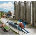 Unloading Ramp with Batch Feeder -- Kit - 13-3/4 x 1-1/2 x 1-1/4′ 35 x 3.9 x 3.2cm, HO, Busch Gmbh & Co Kg 1914