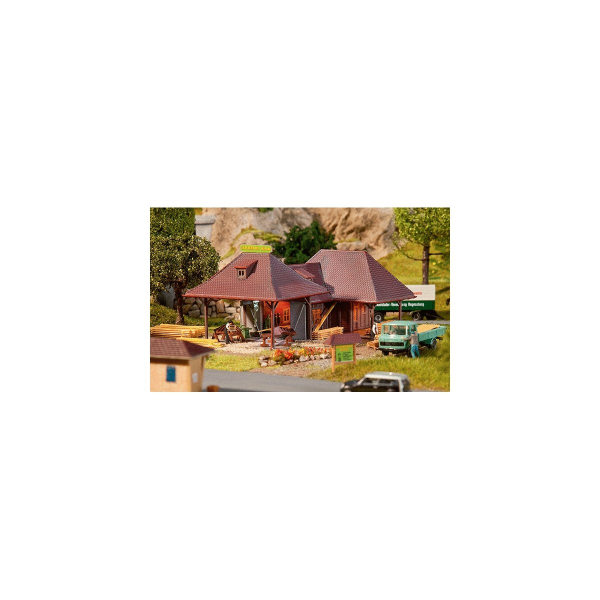 Woodworker`s Shop -- Weathered Kit - 6-7/8 x 4-3/4 x 2-3/4` 17.5 x 12 x 7cm, HO, Faller Gmbh 130191