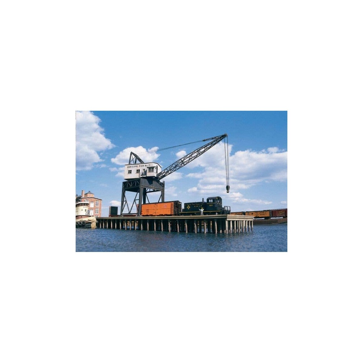 Pier & Traveling Crane -- Kit - Pier: 12-5/8 x 5-3/4 x 1-1/2` Crane: 4 x 4 x 9-1/8`, HO, Walthers Cornerstone 3067