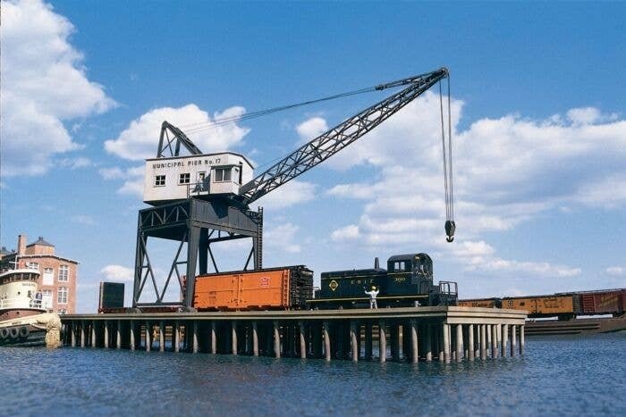 Pier & Traveling Crane -- Kit - Pier: 12-5/8 x 5-3/4 x 1-1/2` Crane: 4 x 4 x 9-1/8`, HO, Walthers Cornerstone 3067