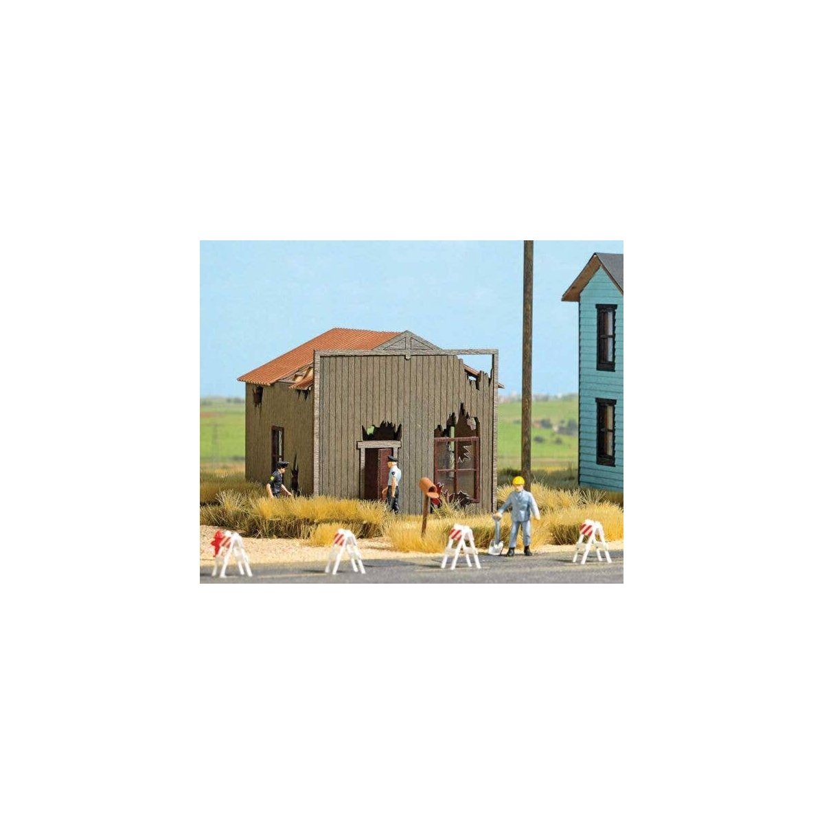 Dilapidated North American House -- Laser-Cut Kit - 2-3/8 x 2-3/8 x 2-3/8′ 6 x 6 x 6cm, HO, Busch Gmbh & Co Kg 9718