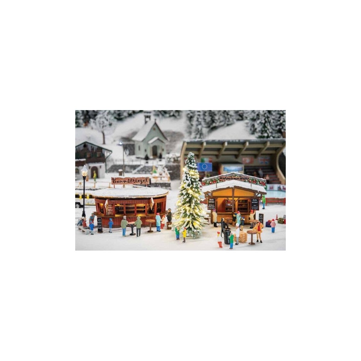 2 Christmas Market Stalls with Illuminated Christmas Tree -- Kit - 2 Stalls, Tree with Light String, HO, Faller Gmbh 134006