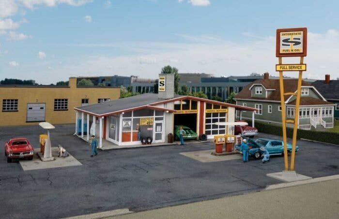 Vintage Gas Station -- Kit - Main Building: 10-1/2 x 9 x 3-3/16′ 26.6 x 22.8 x 8cm, HO, Walthers Cornerstone 3541