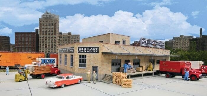 Grocery Distributor -- Kit - 12-13/16 x 9′ 32 x 22.5cm, HO, Walthers Cornerstone 3760