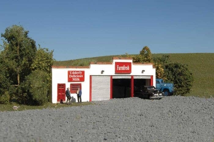 Farm Fresh Dairy False-Front Building -- Assembled - 3-1/2 x 1/2 x 1-3/8′ 8.9 x 1.3 x 3.5cm, N, Bachmann Industries 35052