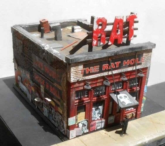 The Rat Hole -- Cast Hydrocal(R) Kit with Signs - 2 x 2-1/2′ 5.1 x 6.4cm, N, Downtown Deco 2030