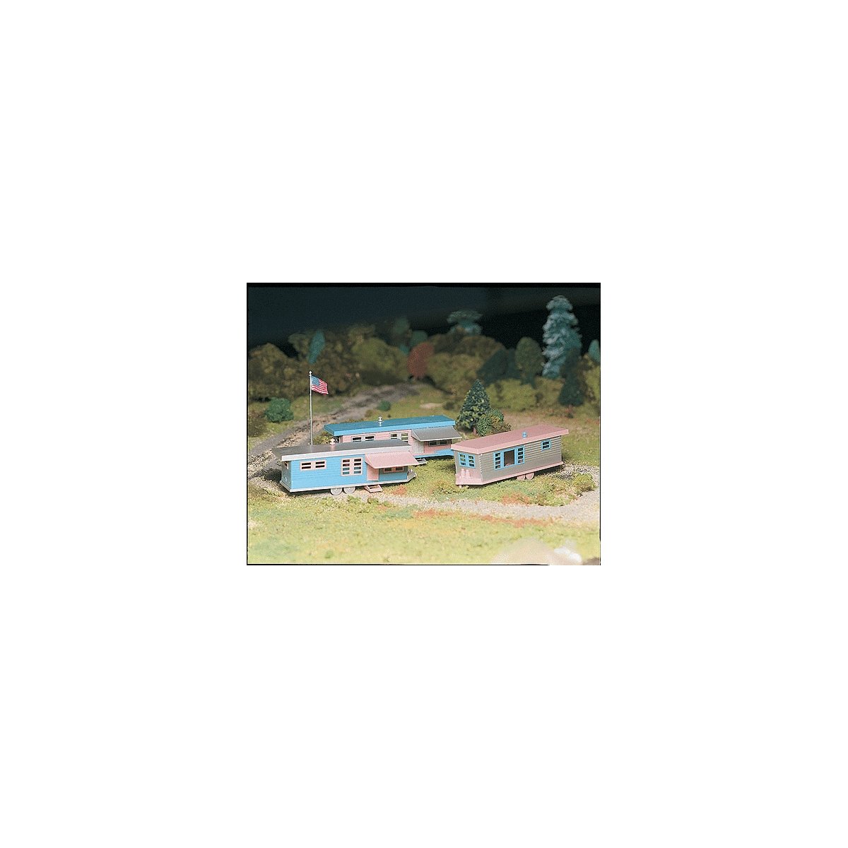 Plasticville U.S.A.(R) Classic Kits -- Trailer Park (Three Trailers & Flag Pole w/Flag), O, Bachmann Industries 45612