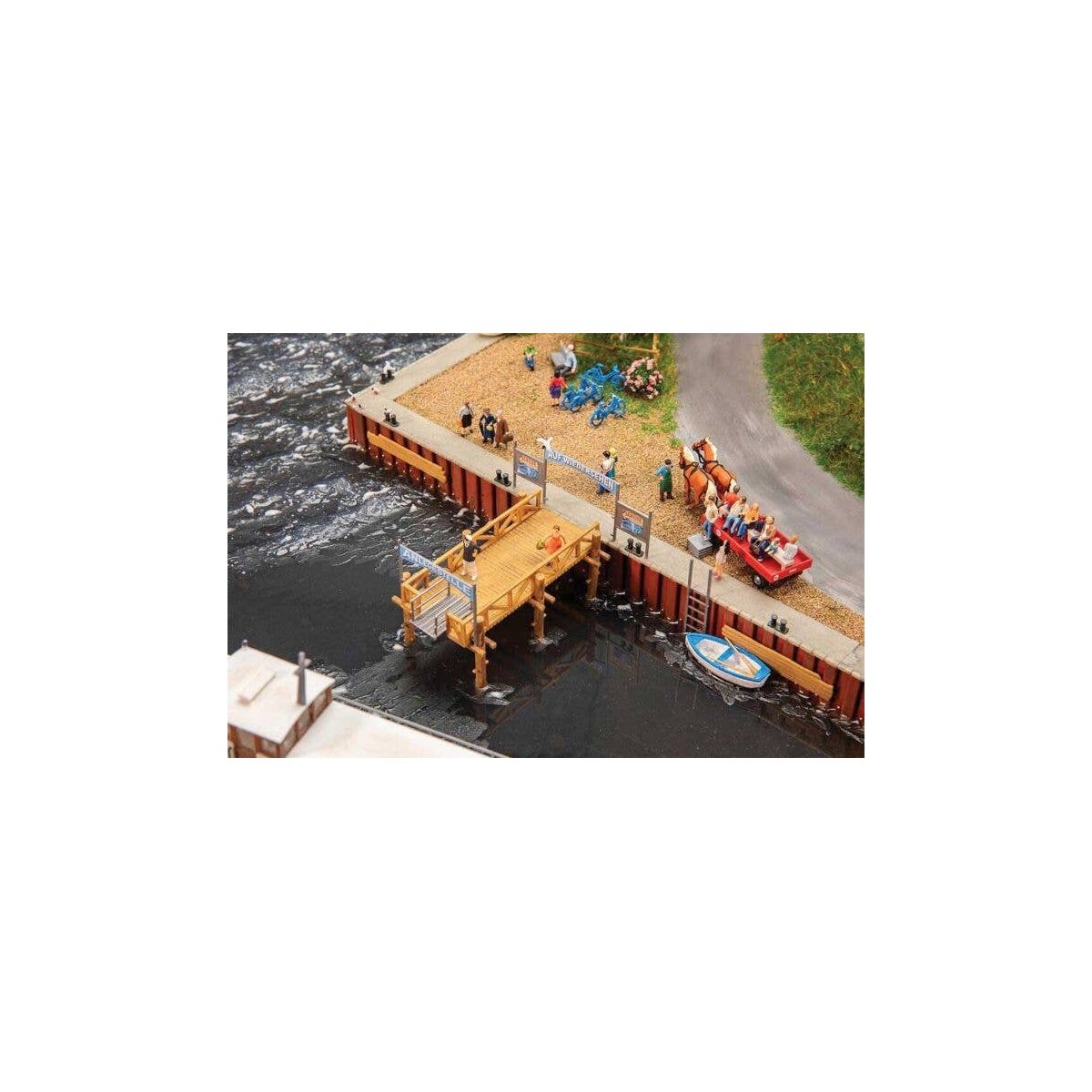Ship Pier -- Kit - 20-7/16 x 4-5/16 x 2-5/8′ 51.9 x 11 x 6.7cm, HO, Faller Gmbh 130511