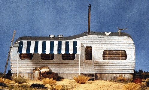 Goin` Home Series -- Junior`s Shiner (Old-Style Trailer Home) - 4-5/8 x 3` 11.7 x 7.6cm, HO, B.T.S. 27405