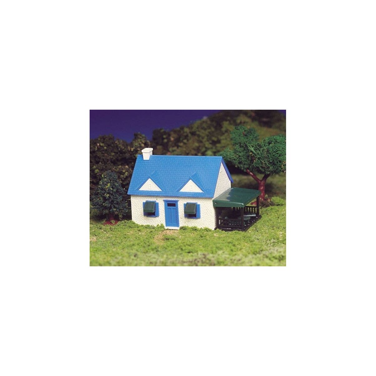 Plasticville Classic Kit - Cape Cod House -- 1-7/8 x 3′ 4.8 x 7.5cm, HO, Bachmann Industries 45131