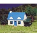 Plasticville Classic Kit - Cape Cod House -- 1-7/8 x 3′ 4.8 x 7.5cm, HO, Bachmann Industries 45131