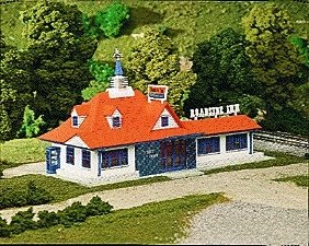 Roadside Restaurant Plastic Kit -- 5-5/8 x 8-3/4′ 14.3 x 21.9cm, HO, Atlas Model Railroad Co. 760