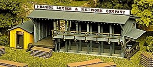Lumber Yard & Office - Kit -- 3-3/4 x 8-1/2′ 9.5 x 21.3cm, HO, Atlas Model Railroad Co. 750