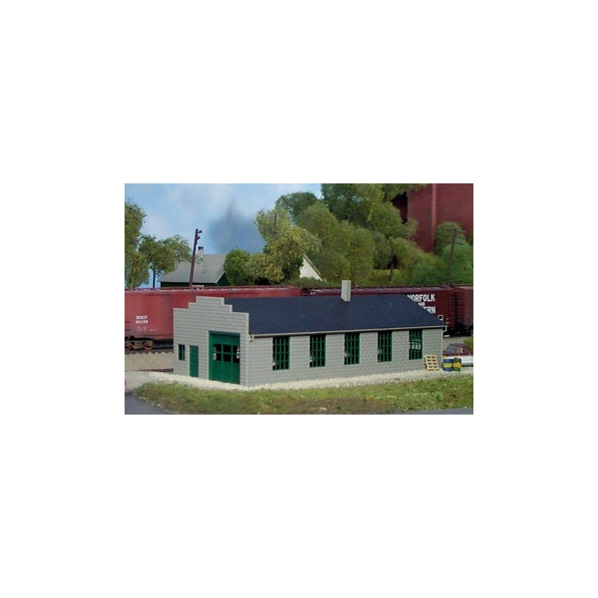 Auto Repair Shop -- Kit - 3-1/2 x 8-1/4′ 9 x 21cm, HO, Pikestuff 9