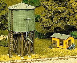 Water Tower - Kit -- 3-1/8 x 3-1/4′ 7.8 x 8.2cm, HO, Atlas Model Railroad Co. 703
