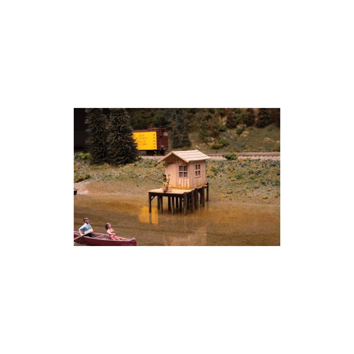 Fisherman`s Shanty -- Laser-Cut Wood Kit - 3-9/64 x 1-1/2 x 2-1/8` 8 x 3.7 x 5.4cm, HO, Walthers SceneMaster 4110