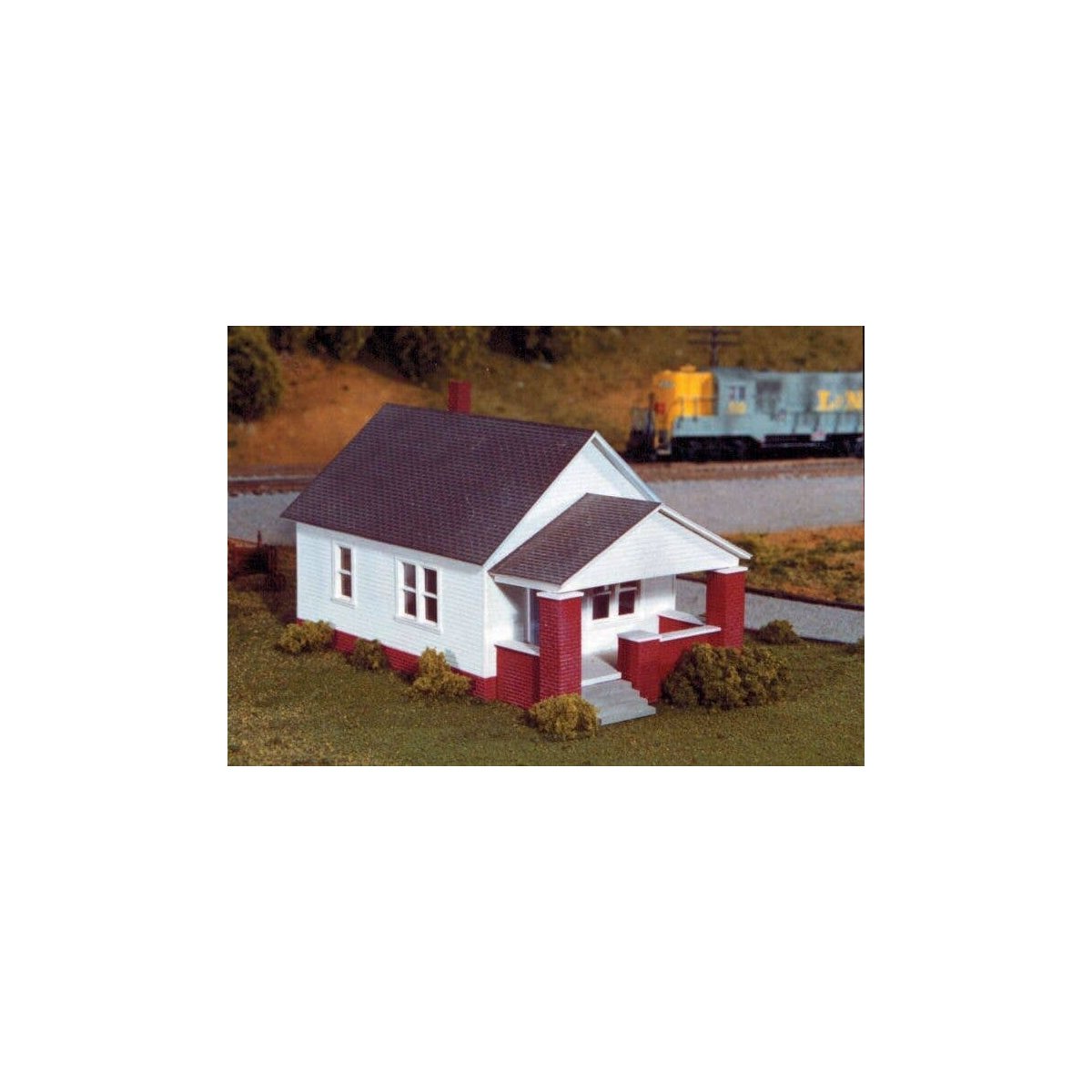 One-Story House w/Front Porch -- Kit - 3 x 4-3/8′ 7.7 x 11.2cm, HO, Rix Products 202