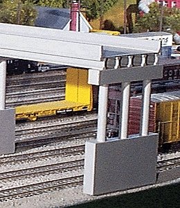 Modern Highway Overpass -- 50′ Deck w/Pier, N, Rix Products 162