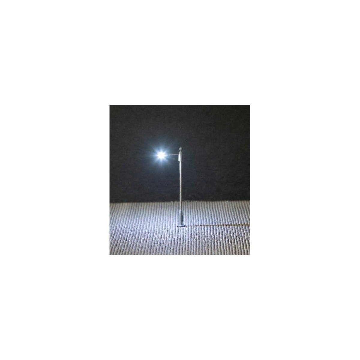 Pole-Mast LED Street Light -- 2-9/16′ 6.5cm Tall, N, Faller Gmbh 272222