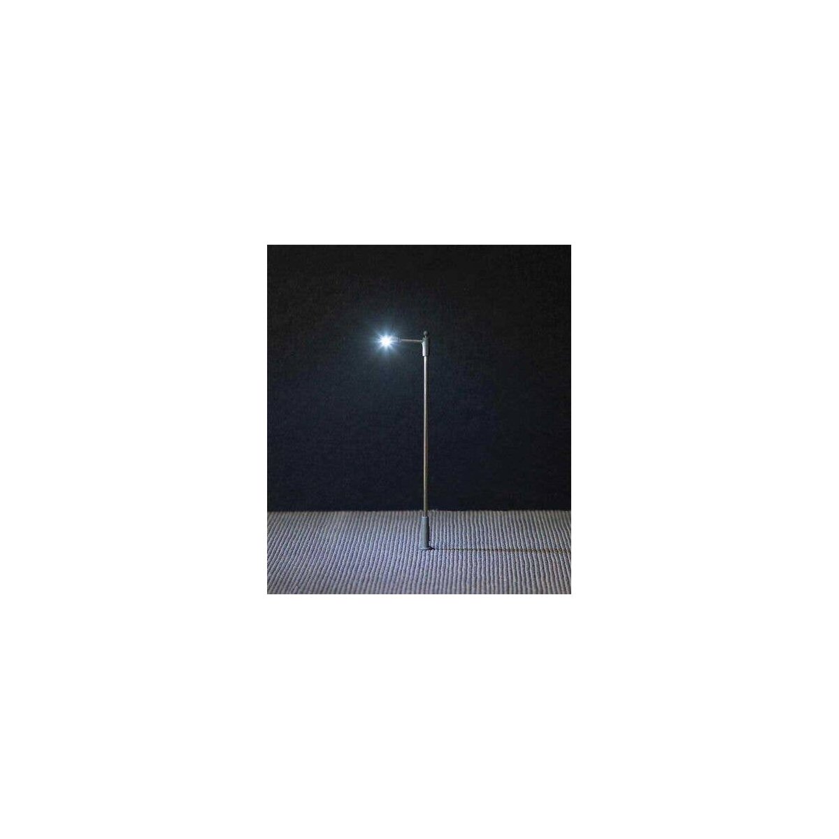Pole-Mast LED Street Light -- 3-11/16′ 9.3cm Tall, HO, Faller Gmbh 180202