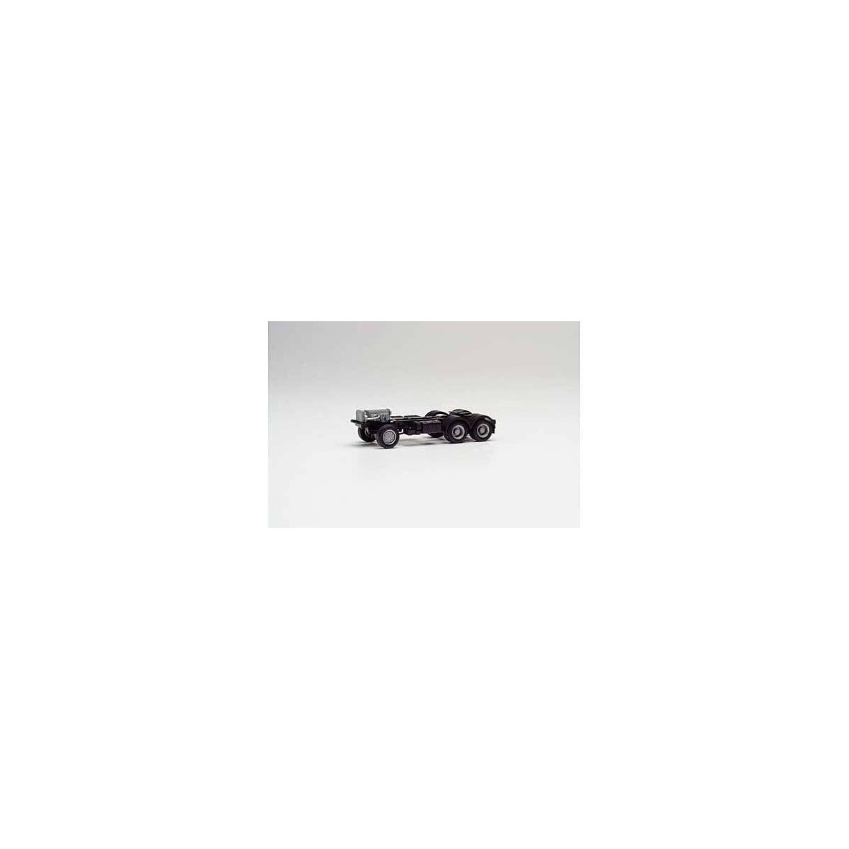 Iveco 3-Axle Trakker Chassis -- pkg(2), HO, Herpa Models 85120