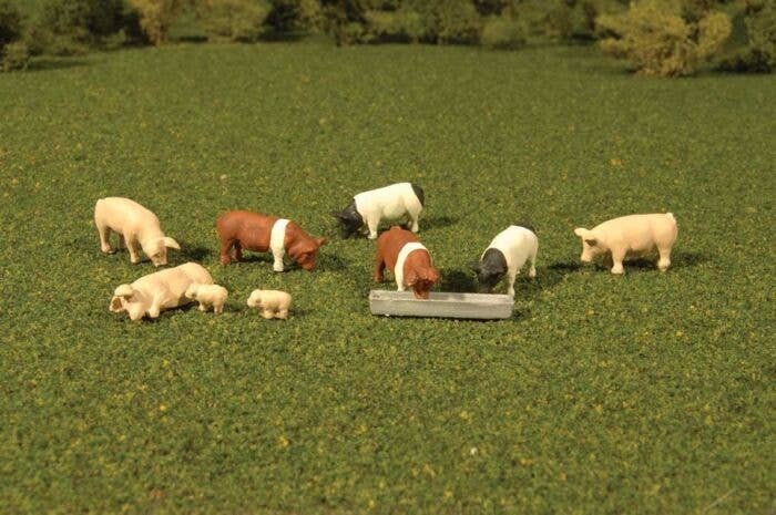 Pigs - SceneScapes(TM) -- pkg(9), HO, Bachmann Industries 33118