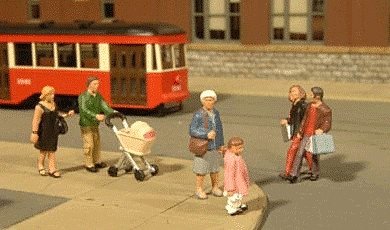 Strolling Figures - SceneScapes(TM) -- pkg(5), O, Bachmann Industries 33159