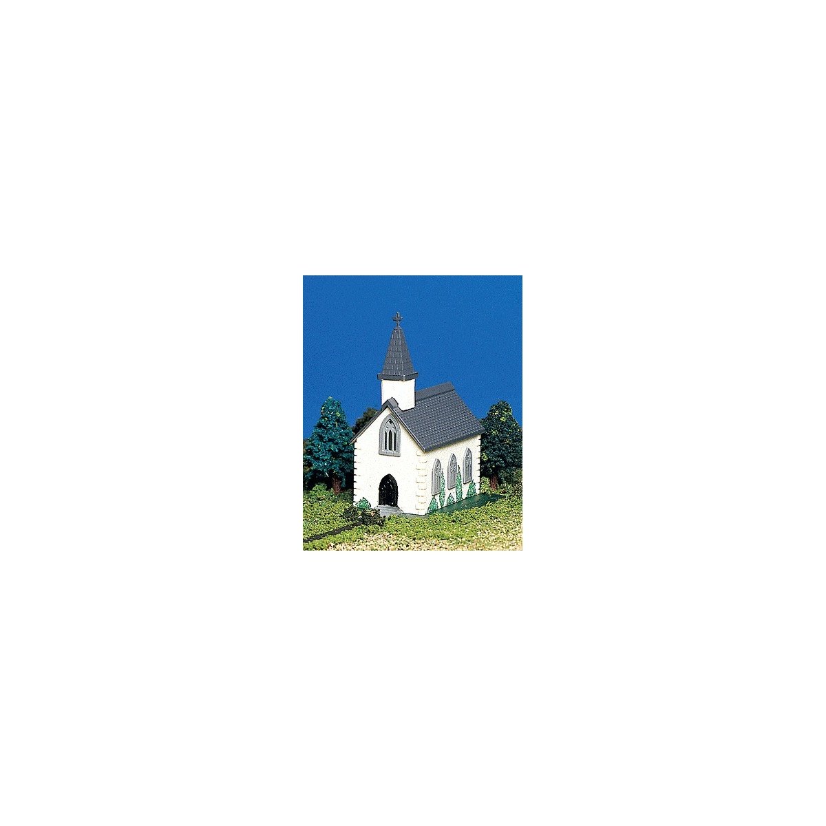 Country Church (Assembled) w/Figure -- 3-1/4 x 2-1/2′ 8.3 x 6.4cm, N, Bachmann Industries 45815