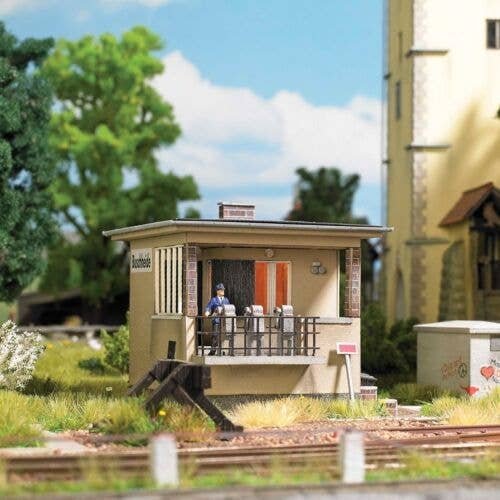 Grade Crossing Guard`s Hut -- Kit - 2-1/16 x 1-11/16 x 1-15/16` 5.2 x 4.3 x 4.9cm, HO, Busch Gmbh & Co Kg 1461