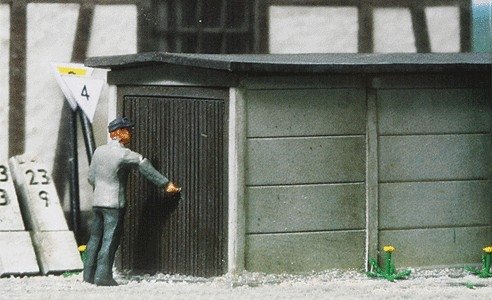 One-Car Garage - Kit -- 2-1/2 x 1-7/16′ 6.5 x 3.7cm, HO, Busch Gmbh & Co Kg 1480
