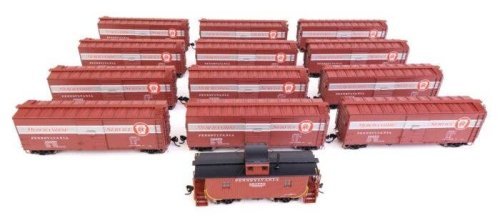 Pennsylvania Railroad Merchandise Service Freight Train -- Pennsylvania Railroad (Set 2 12 40′ Rebui, HO, WalthersProto 901