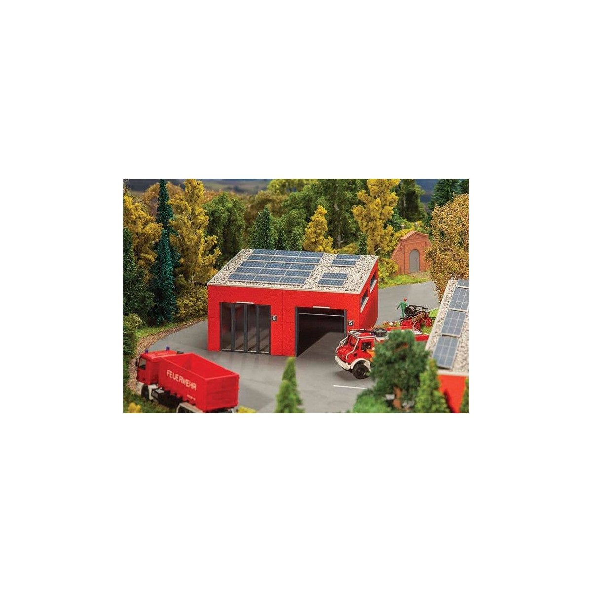 Fire Appliance Hall/Garage -- Kit - 5-3/4 x 5-1/2 x 2-1/2′ 14.5 x 14 x 6.4cm, HO, Faller Gmbh 130161