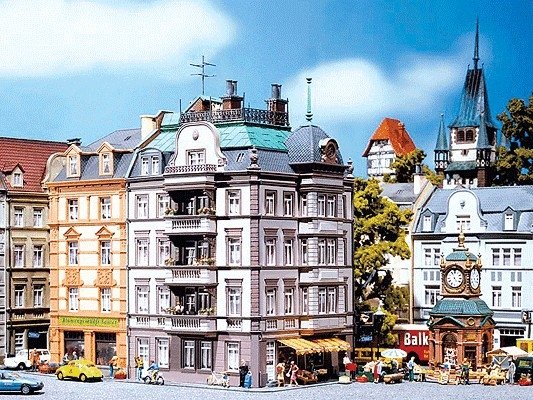 Goethestrasse 88 Town End House -- 6-1/2 x 5 x 10-3/4′ 16.4 x 14.8 x 27cm, HO, Faller Gmbh 130918