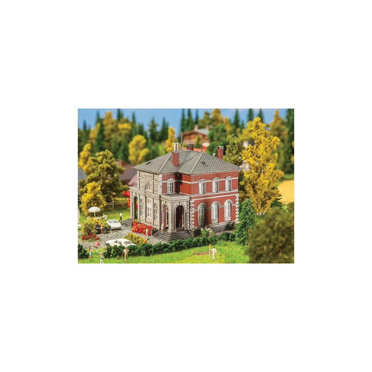 Head Office/Headquarters Building -- Weathered Kit - 3-15/16 x 3-3/4 x 3-3/4′ 10 x 9.6 x 9.6cm, N, Faller Gmbh 232213