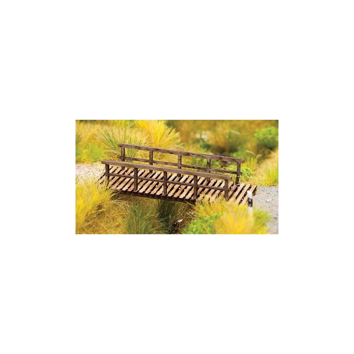 Foot Bridge -- Kit - 2-3/8 x 7/8 x 1/2′ 6 x 2.2 x 1.3cm, HO, Walthers SceneMaster 4128