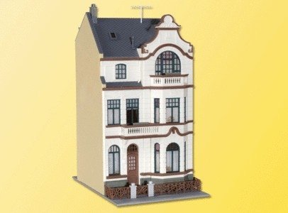 Townhouse with Studio in Bonn -- 3-1/2 x 5-5/16 x 6-7/8′ 9 x 13.5 x 17.5cm, HO, Kibri 39103