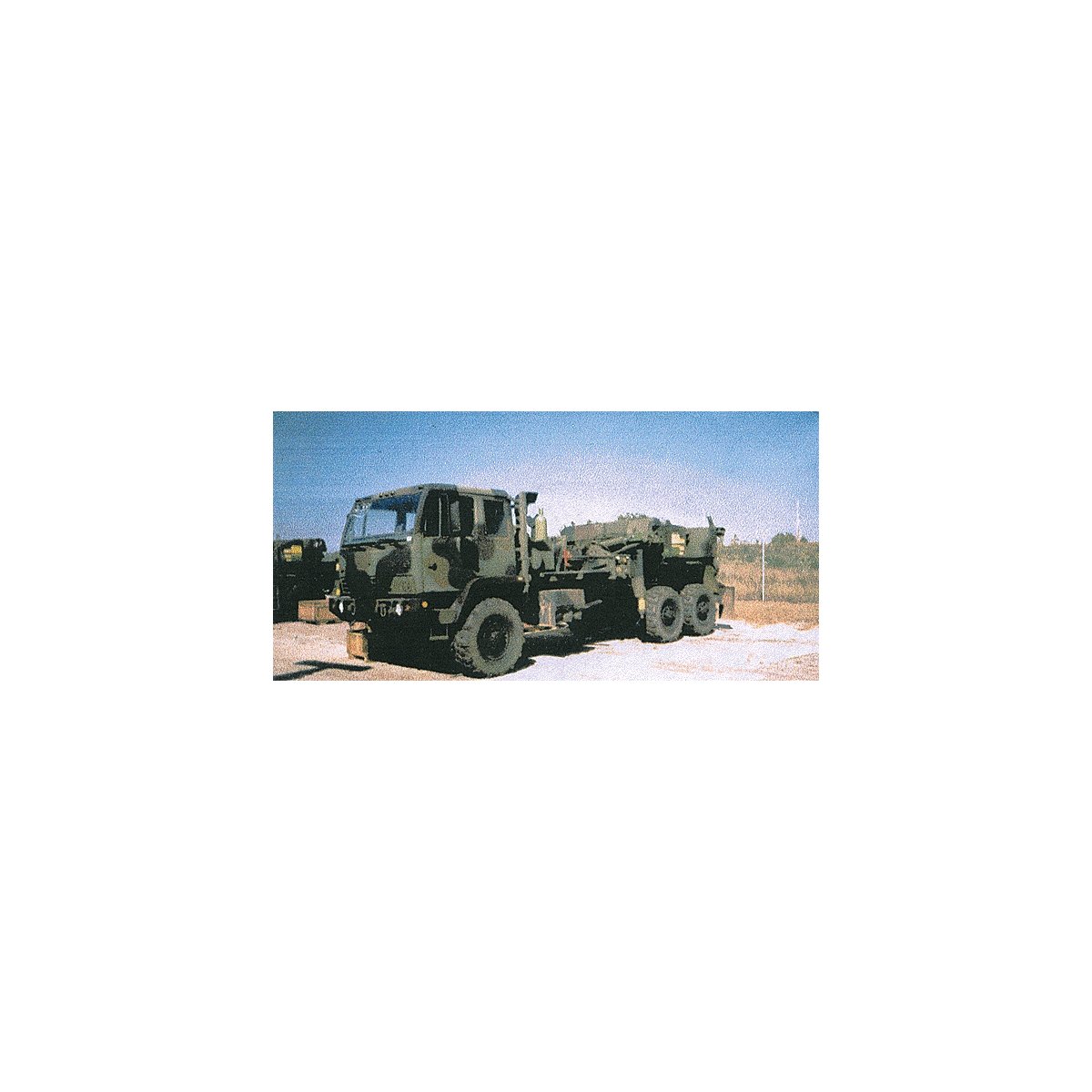 Modern US Army - MTV Series Heavy Trucks -- M1089 5-Ton Capacity 3-Axle 6x6 Wrecker, HO, Trident Miniatures 81005