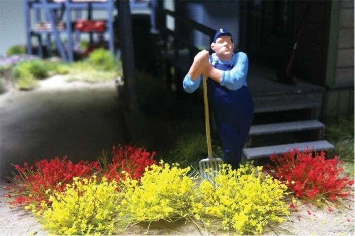 Grass Tufts - SceneScapes(R) -- Yellow, Red 3/8′ 1cm Tall Fibers pkg(50), All Scales, Bachmann Industries 31045