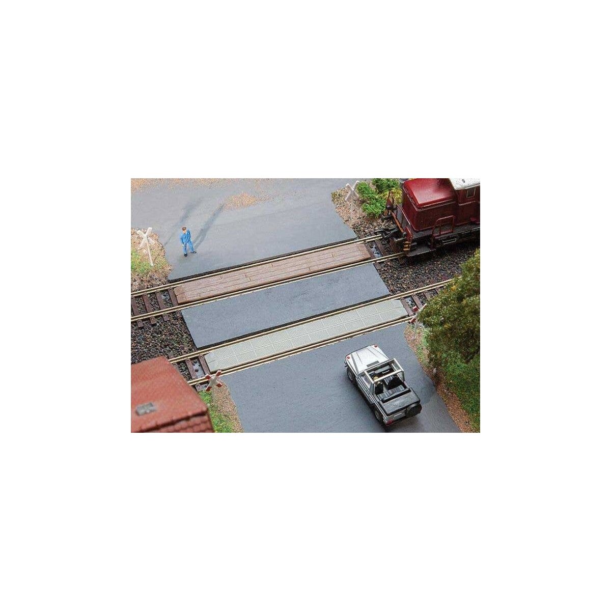 Grade Crossings -- 1 Each: Wood and Rubber, HO, Faller Gmbh 180969
