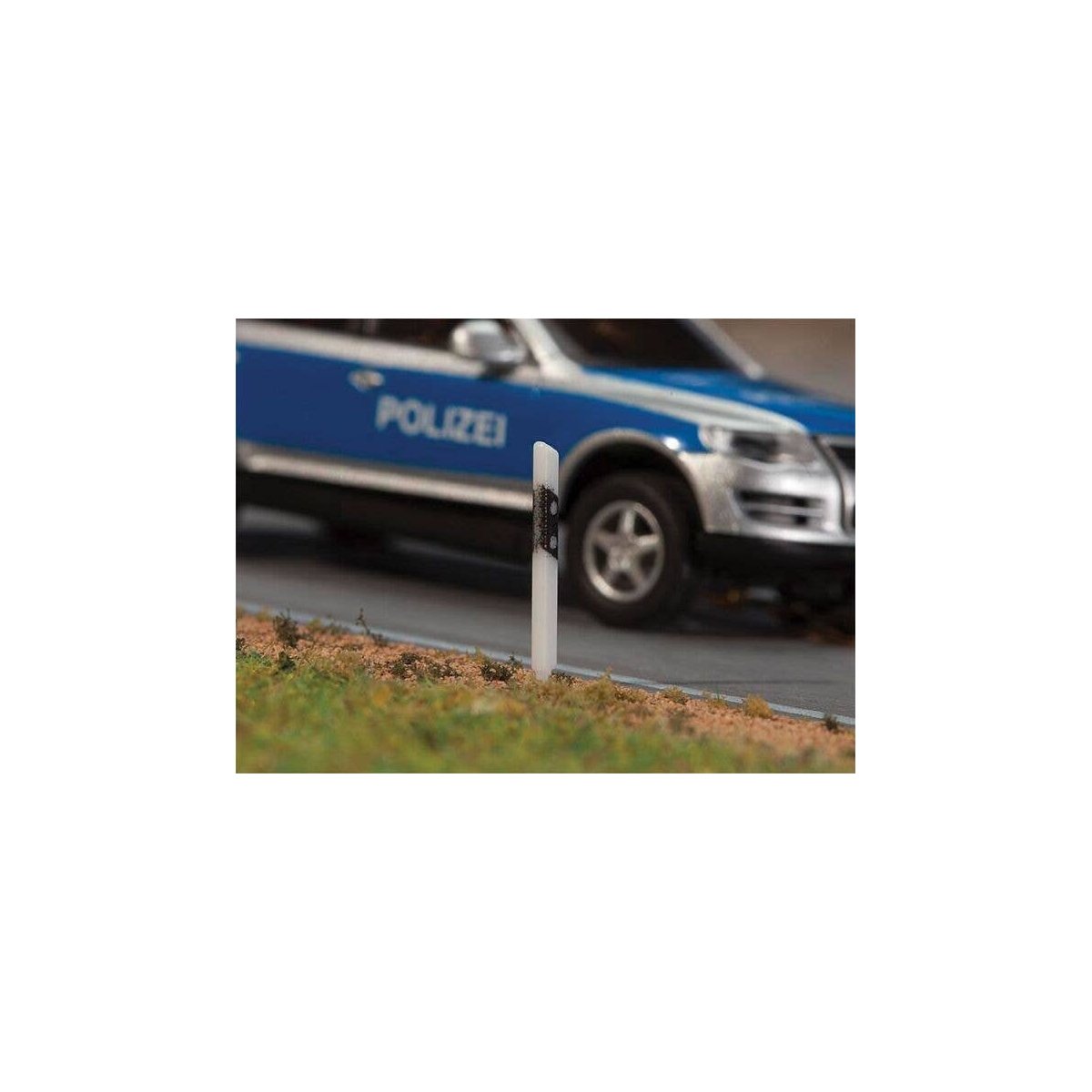 Road Marker Posts -- pkg(32), HO, Faller Gmbh 180931