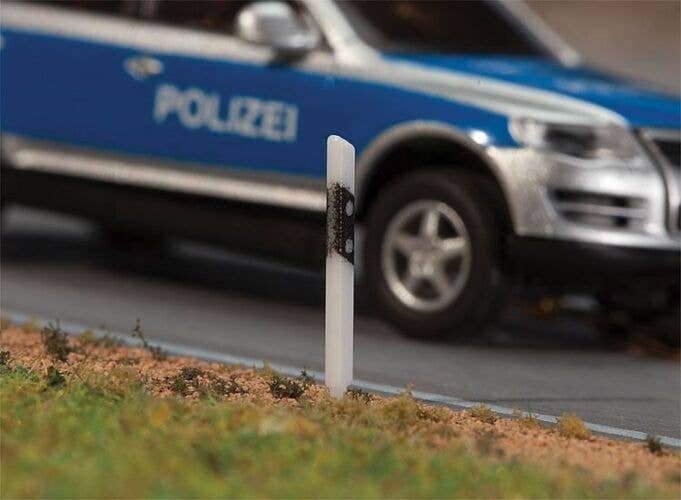 Road Marker Posts -- pkg(32), HO, Faller Gmbh 180931