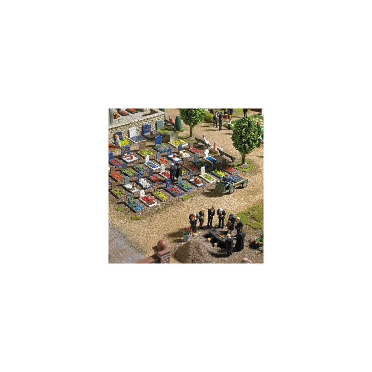 Cemetery - Kit -- Includes 14 Tombstones, 10 Wreaths, 10 Wood Crosses & More, HO, Busch Gmbh & Co Kg 1090