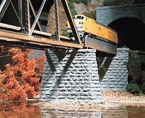 Cut Stone Bridge Pier 2-Pack -- 2-1/2 x .5 x 2′ 6.4 x 1.27 x 5.1cm, N, Chooch Enterprises 9830