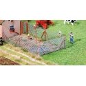 Fence -- Wire Mesh Fence w/Wood Poles 13-1/4′ 34cm - Kit, HO, Faller Gmbh 180414