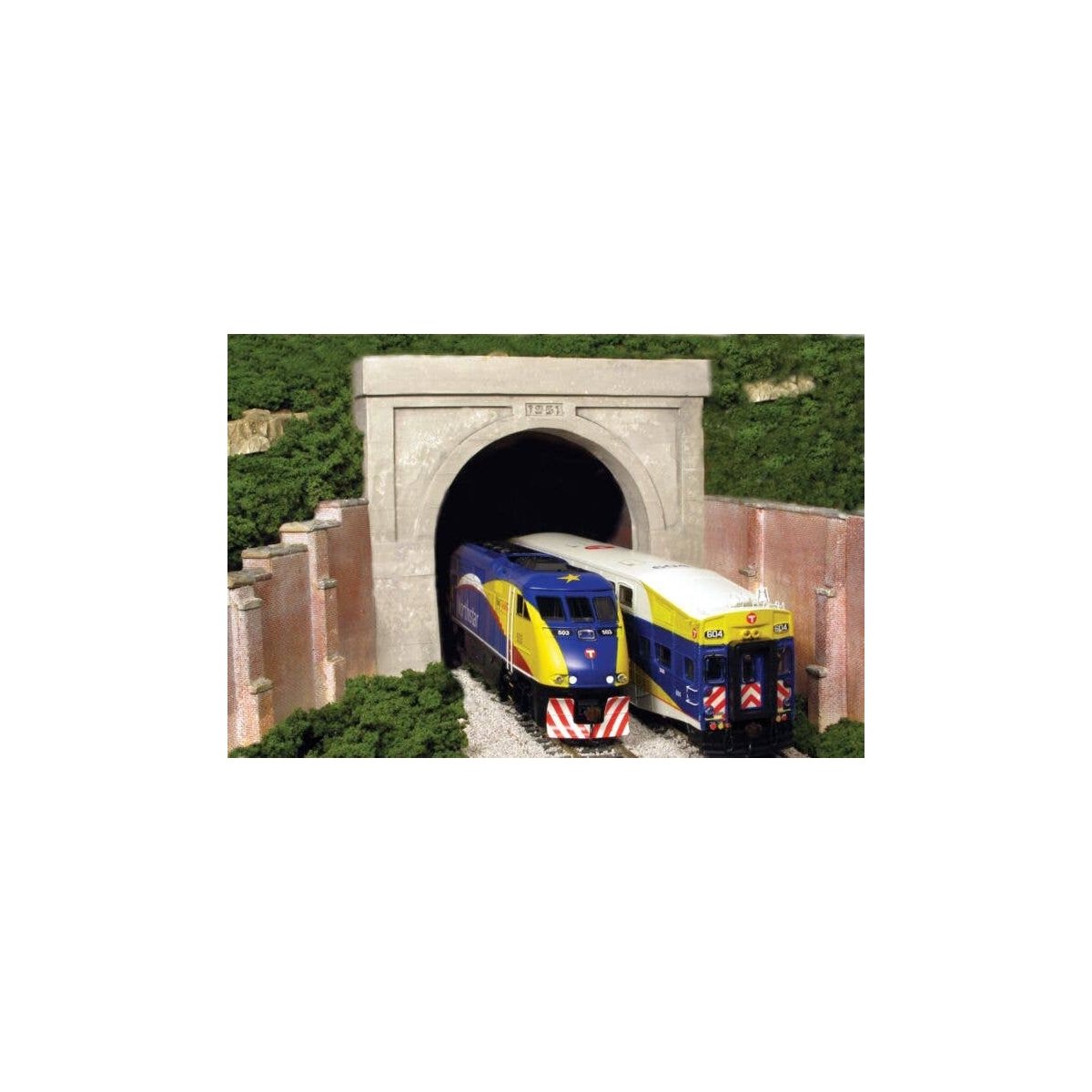 Double-Track Tunnel Portal -- Modern Concrete, N, Monroe Models 219