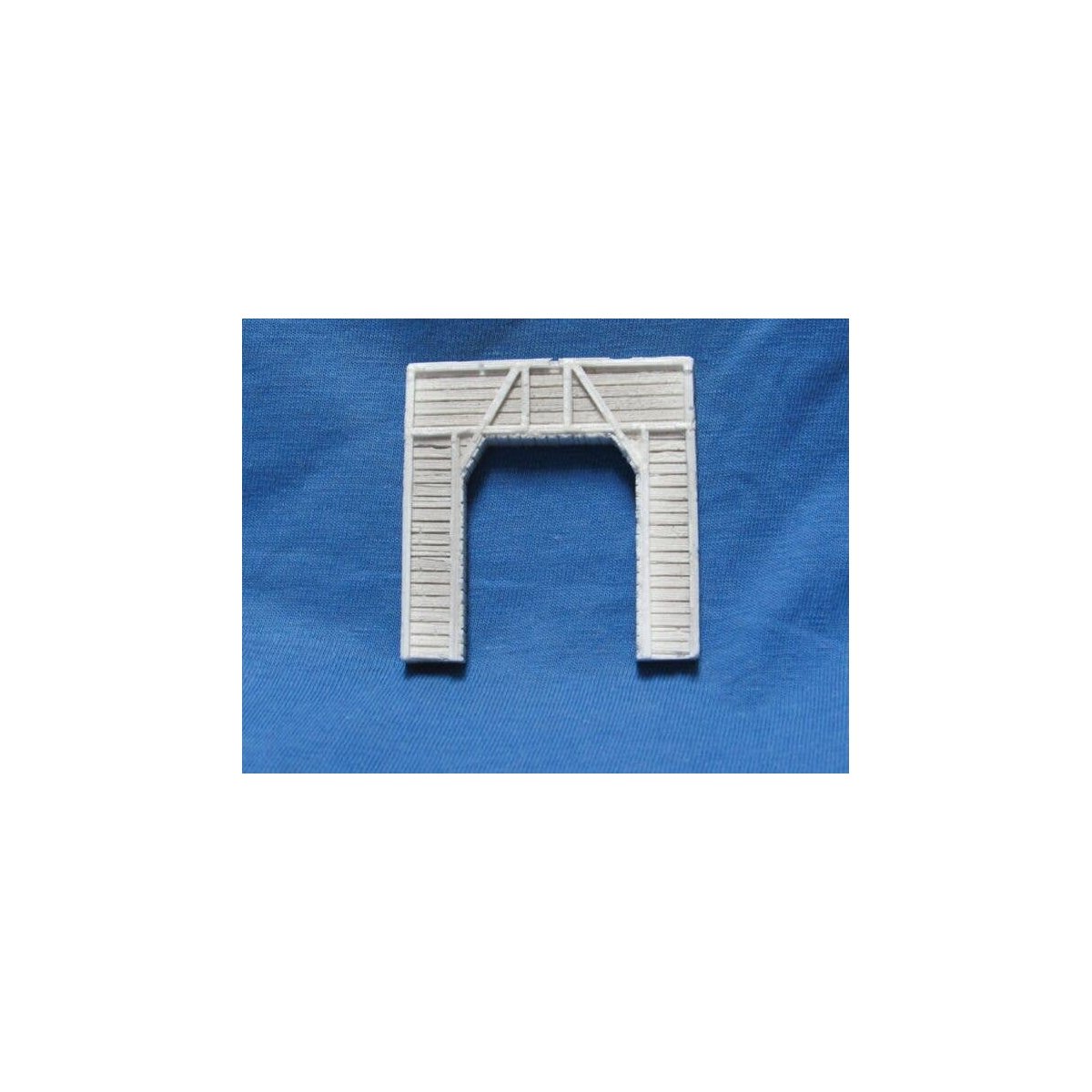 Single Track Tunnel Portal -- Timber - 2-1/2 x 2-3/8′ 6.2 x 5.9cm, N, Pre-Size Model Specialities 201