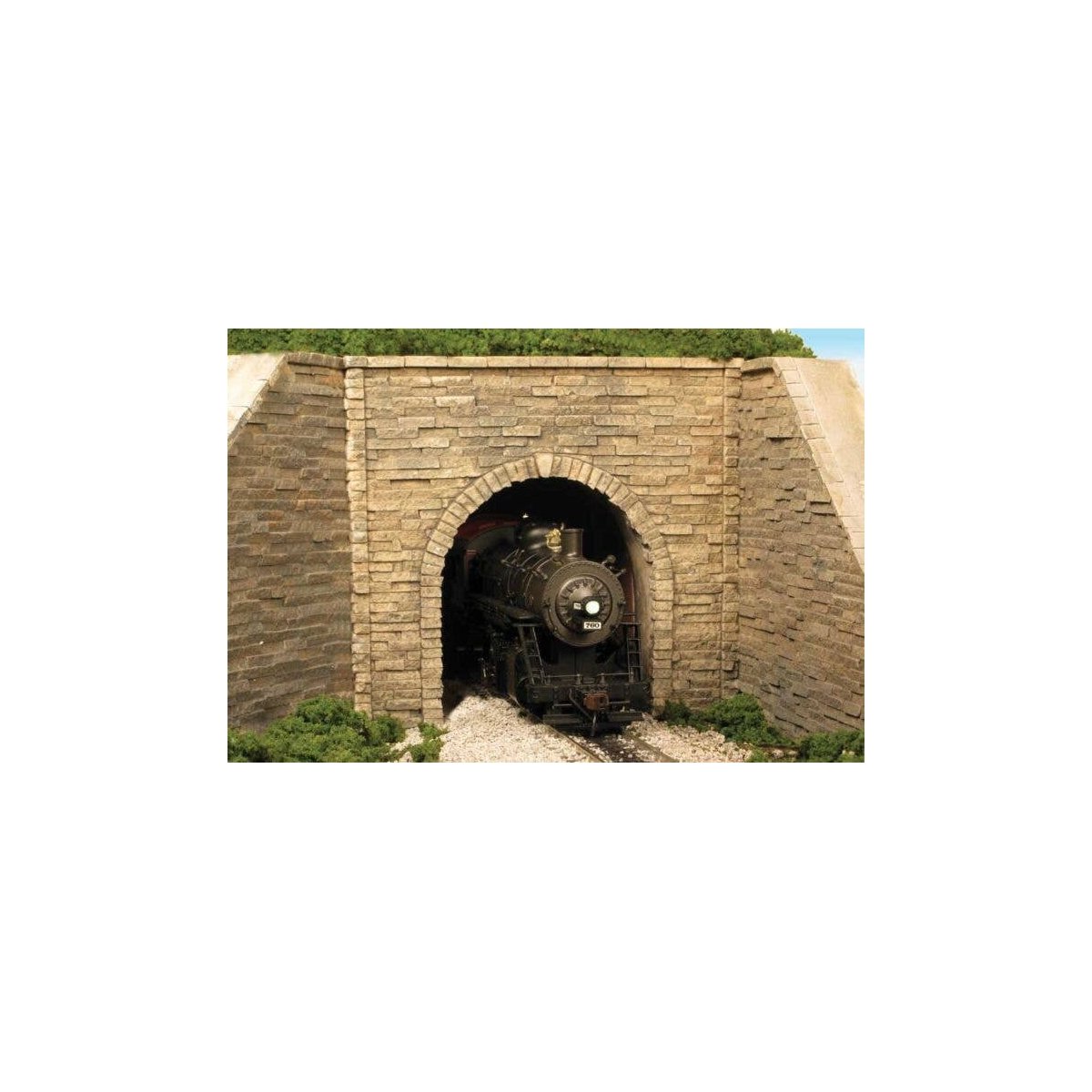 Single-Track Tunnel Portal -- Split Stone, HO, Monroe Models 710
